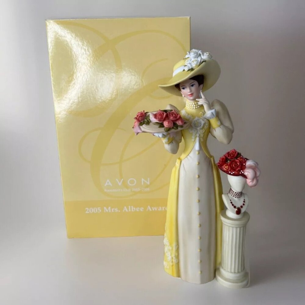 AVON 2005 Presidents Club W Box MRS ALBEE AWARD Victorian Doll Figurine